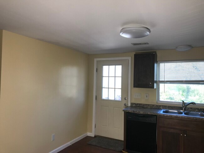 259 Madison Blvd, Unit B in Nashville, TN - Foto de edificio - Building Photo