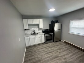 260 S Jefferson St, Unit 5 in Berne, IN - Building Photo