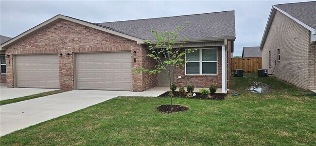 615 NW 69th Ave in Bentonville, AR - Building Photo - Building Photo