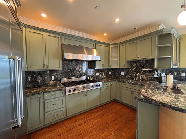 707 Berkshire Dr in Millbrae, CA - Foto de edificio - Building Photo