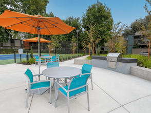 Apex on the River in Sacramento, CA - Foto de edificio - Building Photo