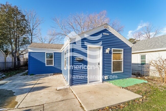 2046 Russet St in Racine, WI - Building Photo - Building Photo