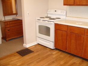 1425 State St, Unit downstairs apartment in Eau Claire, WI - Building Photo - Building Photo