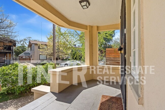 2133 Marshall Way in Sacramento, CA - Building Photo - Building Photo