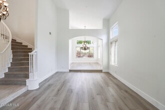 5618 Silver Valley Ave in Agoura Hills, CA - Foto de edificio - Building Photo