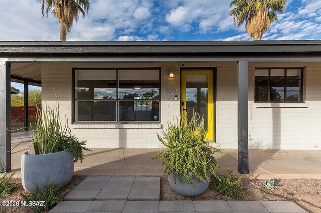 5723 E 19th St, Unit 21 in Tucson, AZ - Foto de edificio - Building Photo