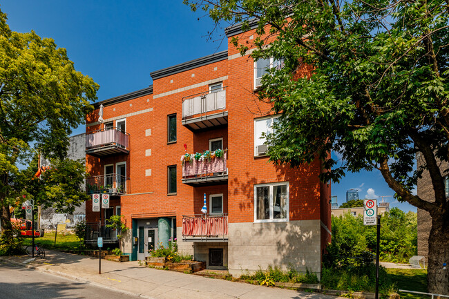 855 Georges-Vanier Boul in Montréal, QC - Building Photo - Building Photo