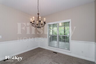 729 Tall Oaks Dr in Canton, GA - Foto de edificio - Building Photo