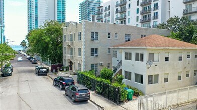 426 NE 26th St, Unit 2 in Miami, FL - Building Photo - Building Photo