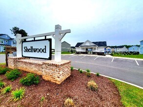 400 Southern Wren Wy in Little River, SC - Foto de edificio - Building Photo