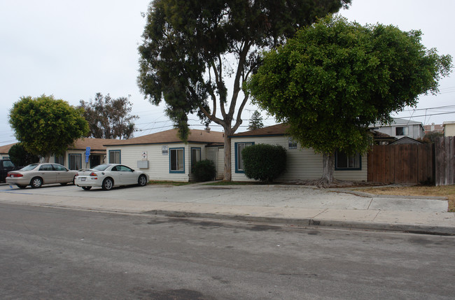 208-218 Date Ave in Imperial Beach, CA - Building Photo - Building Photo