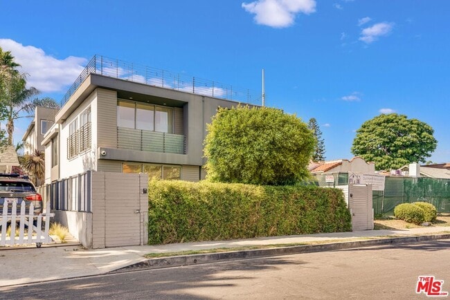 property at 809 Brooks Ave