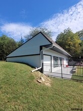 1202 Lake Ct in Plattsmouth, NE - Building Photo - Building Photo