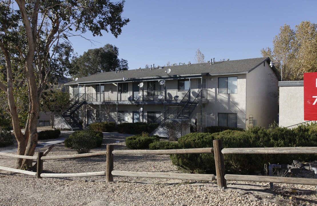 Heritage Desert Villa in Apple Valley, CA - Foto de edificio