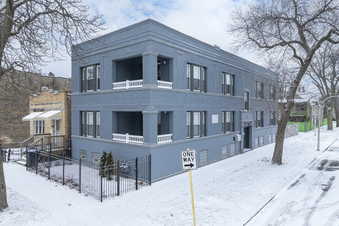 3639 W Iowa St in Chicago, IL - Building Photo