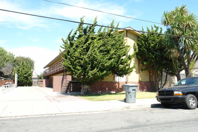 41 Maple St in Salinas, CA - Foto de edificio - Building Photo