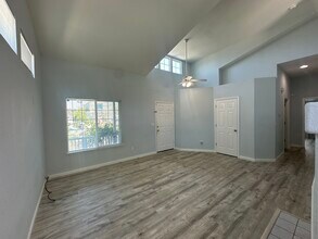 9428 Plainoak Way in Elk Grove, CA - Building Photo - Building Photo