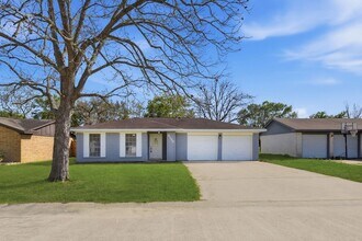 3120 Royal St in Baytown, TX - Building Photo - Building Photo