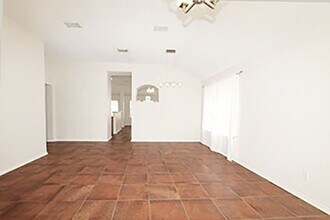 9827 Copperway in Converse, TX - Foto de edificio - Building Photo