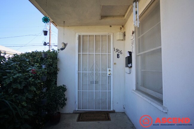 1906 Carrere St in Bakersfield, CA - Building Photo - Building Photo