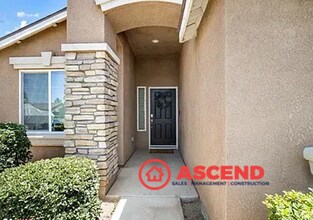 5210 Sweet Sunblaze Ave in Bakersfield, CA - Building Photo - Building Photo