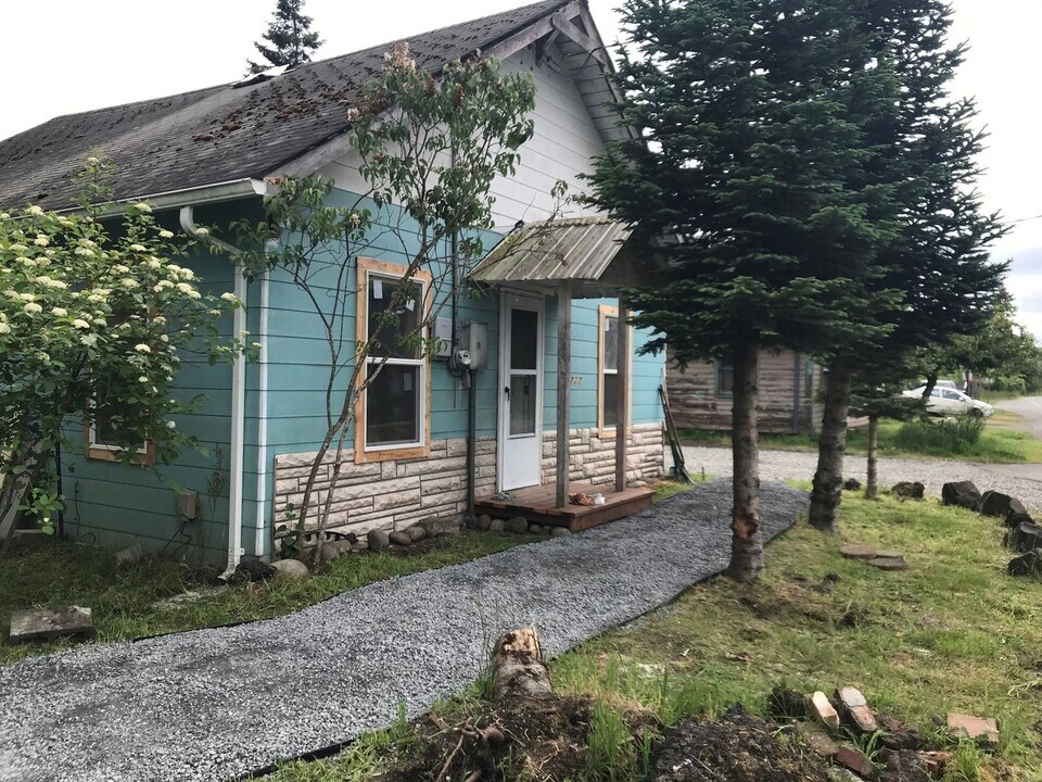 2727 Maytown Rd SW in Olympia, WA - Building Photo