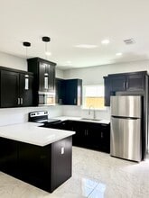 2108 E Viviana St, Unit 2 in Edinburg, TX - Building Photo - Building Photo