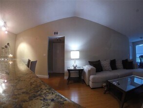 731 Vista Isles Dr in Plantation, FL - Building Photo - Building Photo