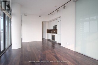 33-4333 Charles St E in Toronto, ON - Building Photo - Building Photo