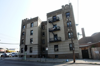 The State in Flushing, NY - Foto de edificio - Building Photo