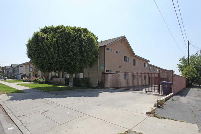 Arminta Apartments in Sun Valley, CA - Building Photo - Building Photo