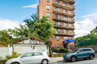 Austin Towers in Rego Park, NY - Building Photo - Building Photo