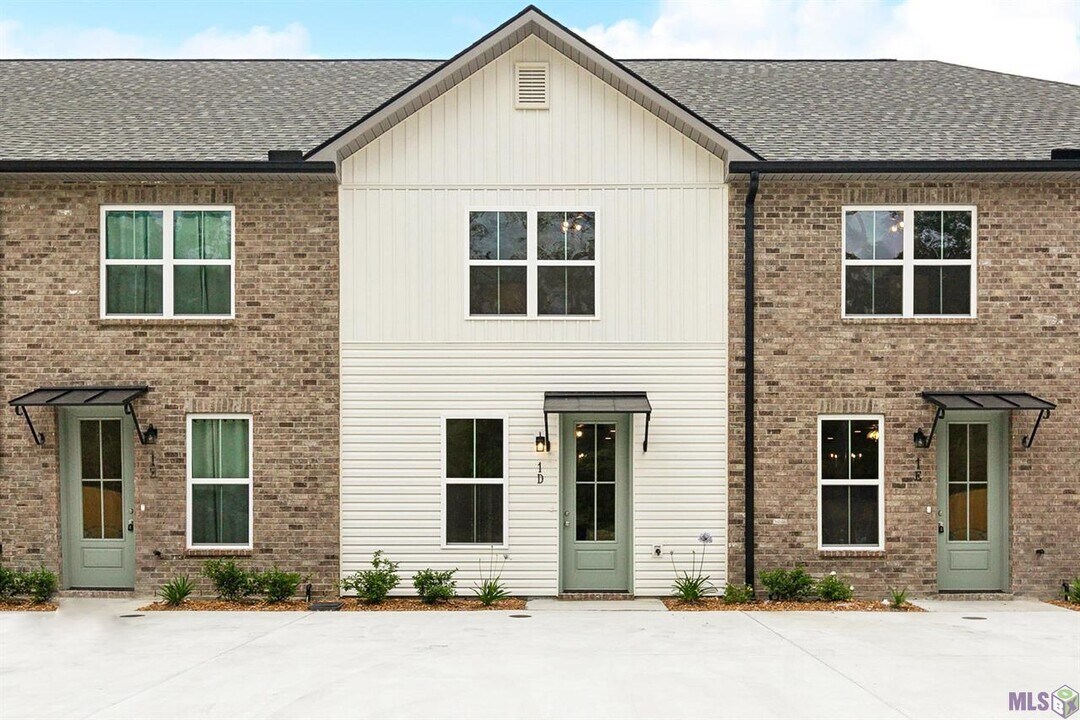 35980 Cane Market Rd in Denham Springs, LA - Foto de edificio