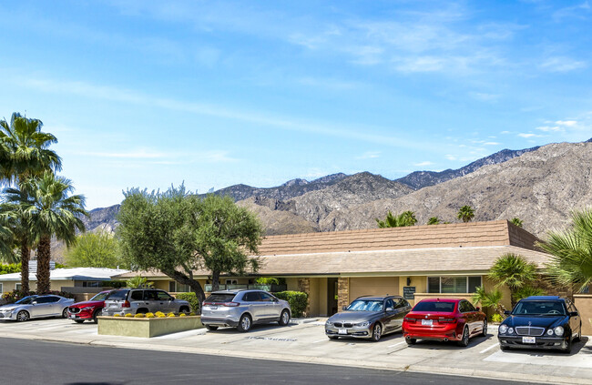 555 S Thornhill Rd in Palm Springs, CA - Building Photo - Building Photo