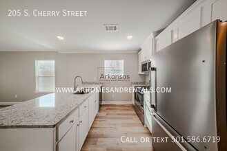 205 S Cherry St in North Little Rock, AR - Building Photo - Building Photo