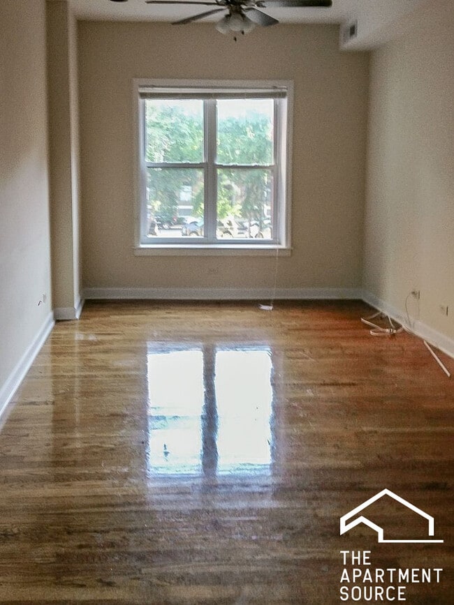 855 W Cornelia Ave, Unit 2W in Chicago, IL - Foto de edificio - Building Photo