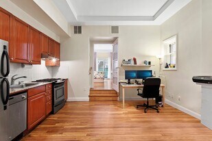 59 E 73rd St in New York, NY - Building Photo