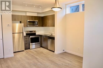 6 Bicknell Ave in Toronto, ON - Building Photo - Building Photo