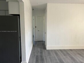 1166 NE 112th St in Miami, FL - Foto de edificio - Building Photo