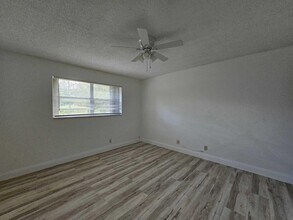 8000 S Colony Cir in Tamarac, FL - Building Photo - Building Photo