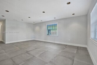 902 Mandarin Isle in Fort Lauderdale, FL - Building Photo - Building Photo