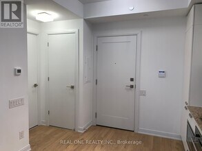 50 Charles St E in Toronto, ON - Building Photo - Building Photo