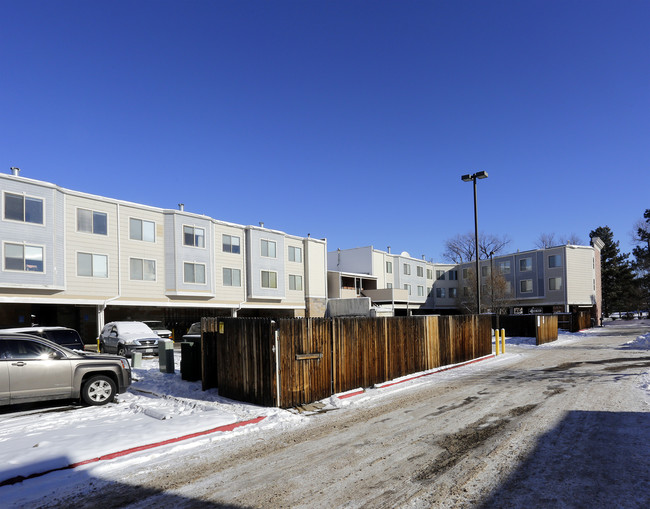 Main Street Apartments in Littleton, CO - Building Photo - Building Photo