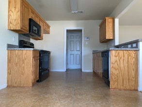 100 Camden Ct in Irving, TX - Foto de edificio - Building Photo