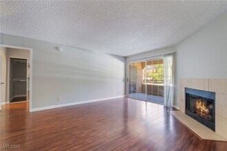 2200 S Fort Apache Rd in Las Vegas, NV - Foto de edificio - Building Photo
