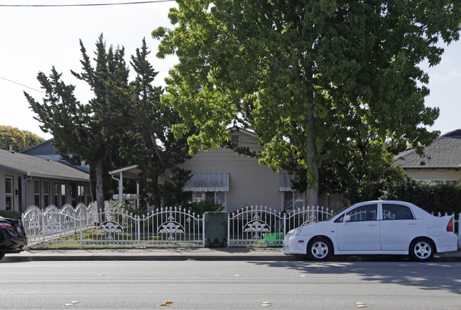 1539 Jefferson Ave in Redwood City, CA - Building Photo - Building Photo