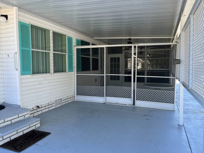 5870 SW 59th St in Ocala, FL - Foto de edificio - Building Photo