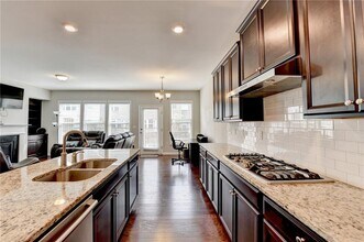 810 Sunset Park Dr in Suwanee, GA - Building Photo - Building Photo