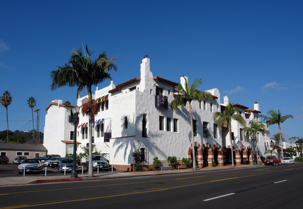 El Andaluz in Santa Barbara, CA - Building Photo