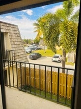 31 Lake Arbor Dr in Palm Springs, FL - Building Photo - Building Photo